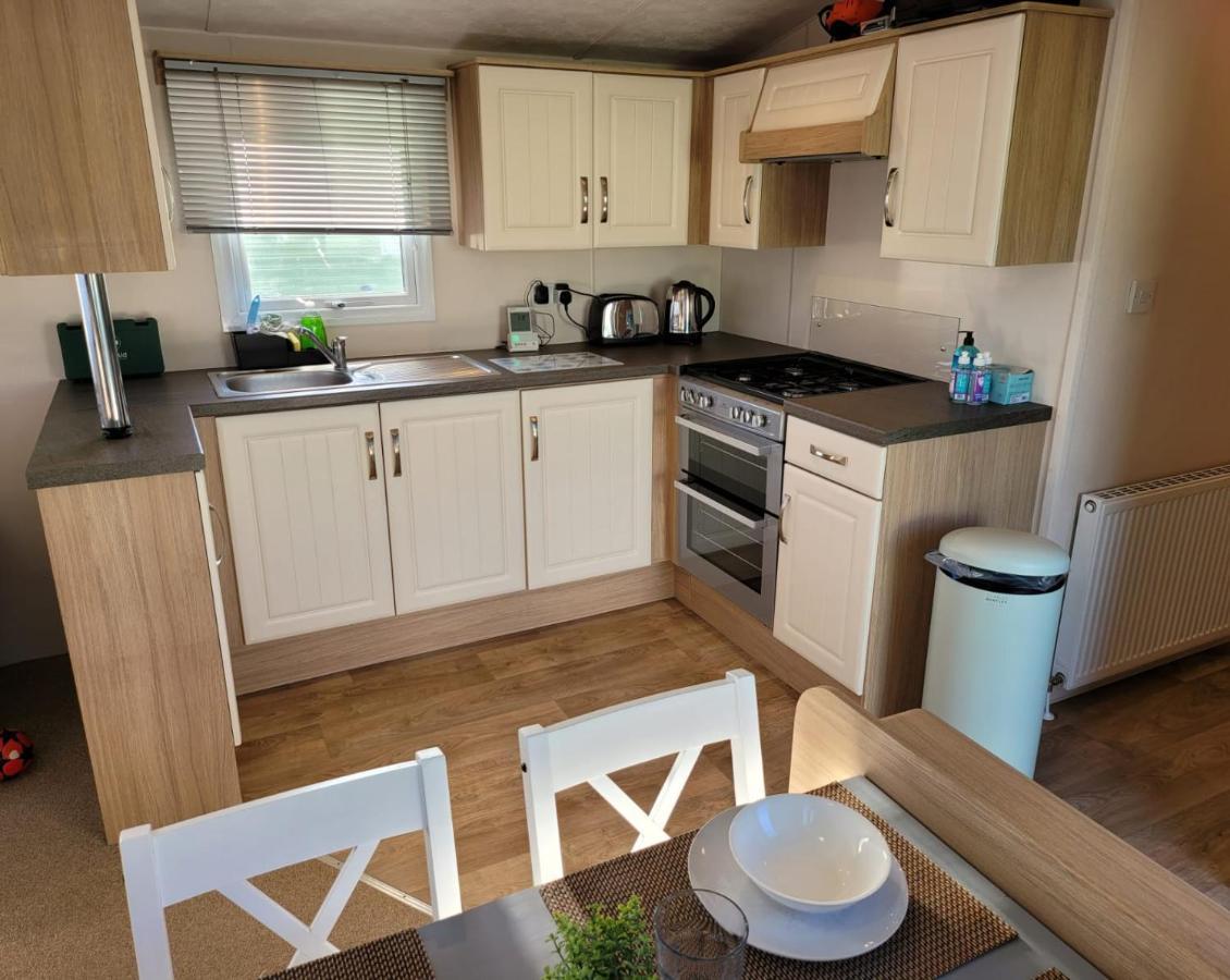 Lovely Static Caravan At Billing Aquadrome Villa Нортхамптън Екстериор снимка